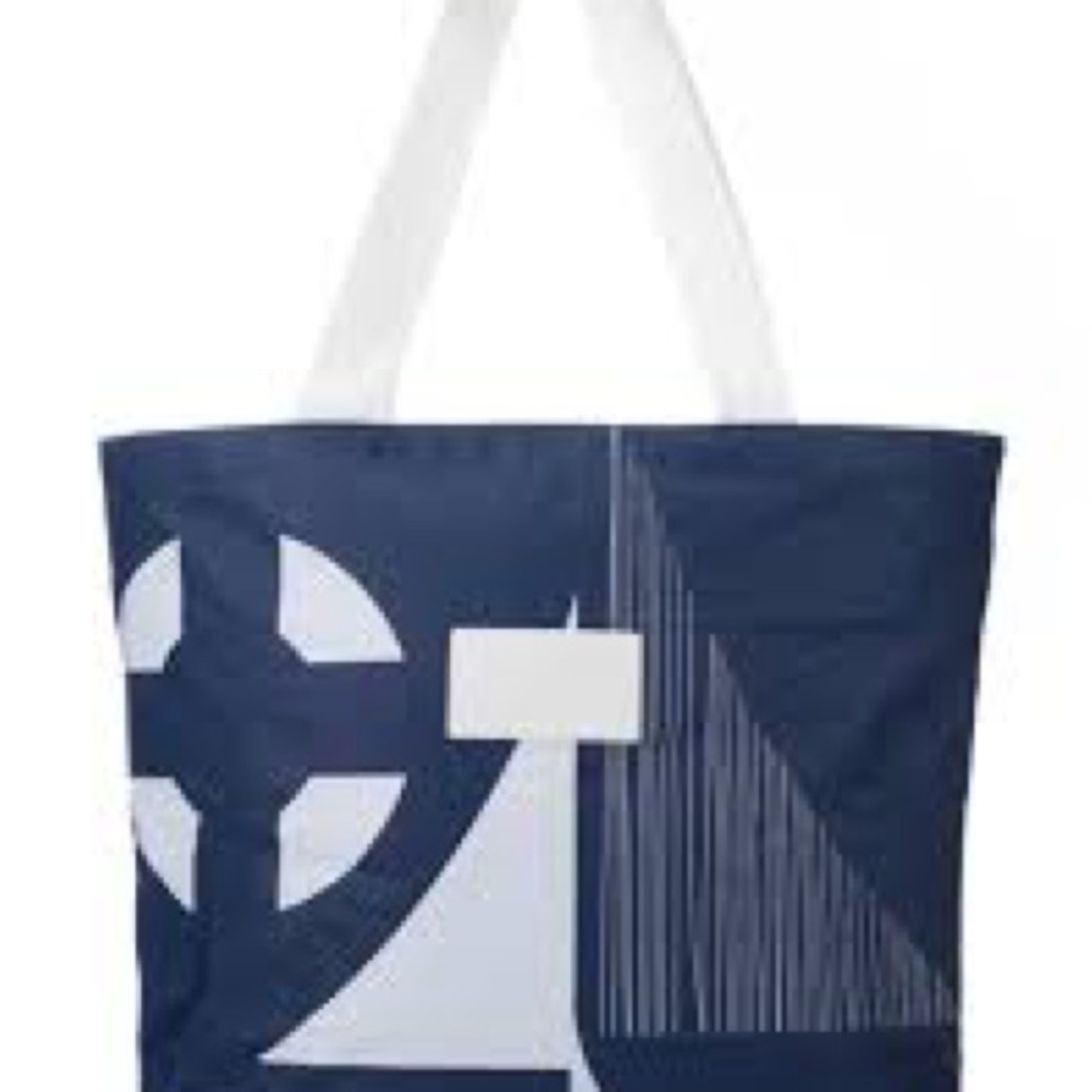 NWT - ALOHA Day Tripper Reversible Tote